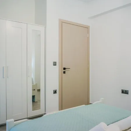 アパート Chrilenia Apartments2