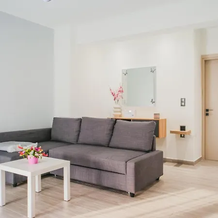 Chrilenia Apartments2 アパート